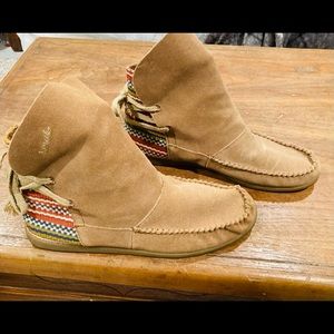 Sanuk Boho Moccasin Boots 8.5